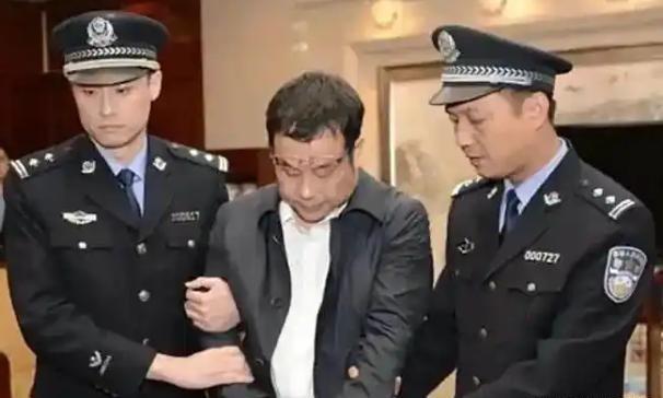 中国最大的敌人，不是日本也不是美国，而是裹着漂亮外衣的“自己人”！曾被抓获的叛徒