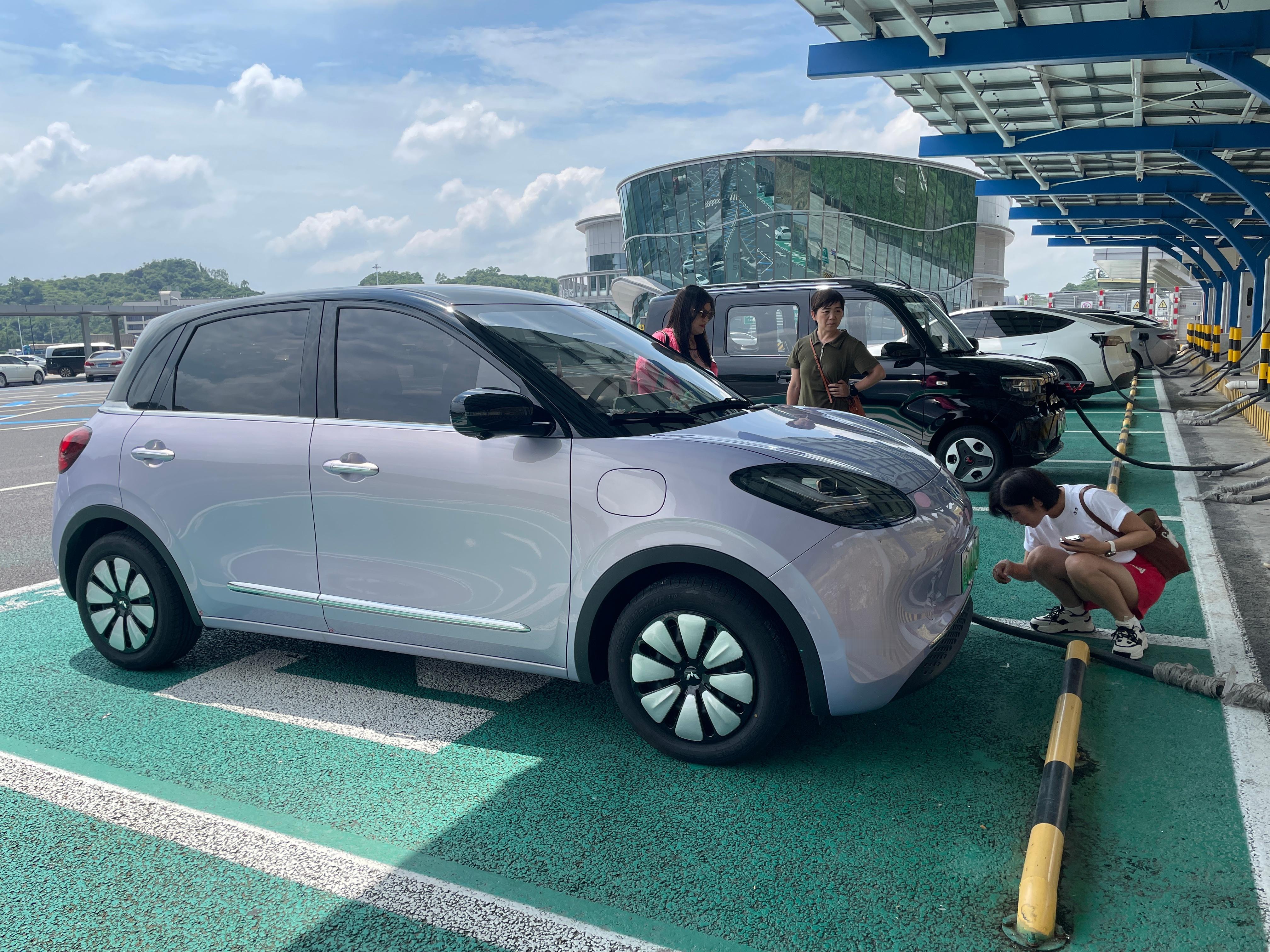 五菱之光EV305进取型到达阳江服务区第一次充电，全程高速续航达成率超9成！阳江