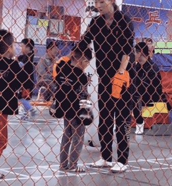 小孩哥：尊师重道这一块，我懂！ 