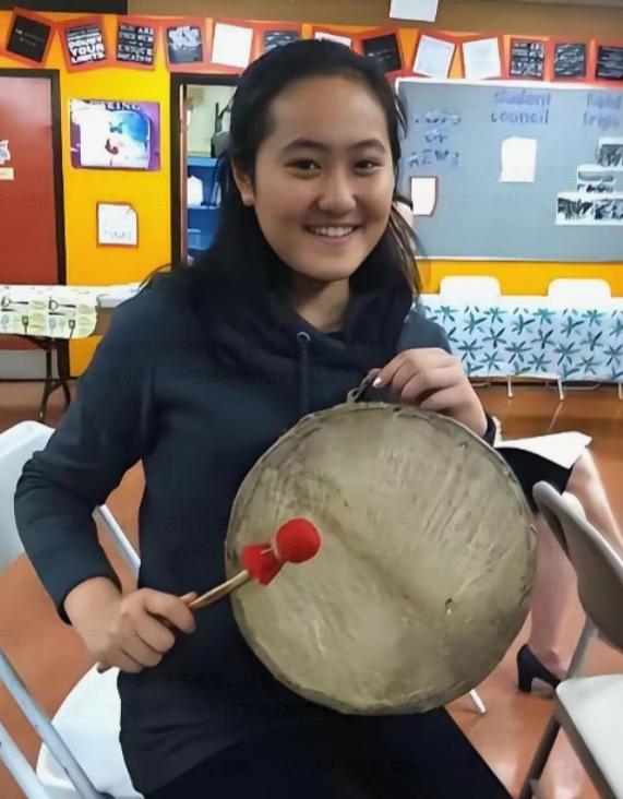 大快人心！2015年，曾拿烟头烫同学、扇耳光，赴美留学生翟云瑶在法庭上咆哮，无视