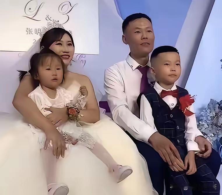 看泪崩了
       山东临沂沂南姑娘孔艳和聊城高唐小伙张明荣的爱情感动了无数