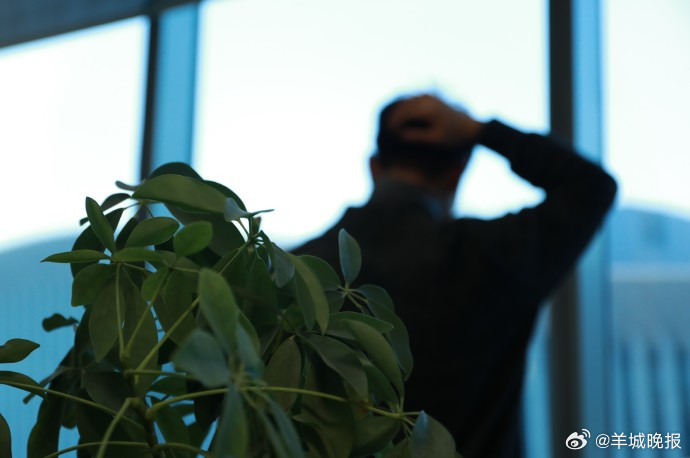 【#尽快改掉会诱发猝死的习惯#】#年轻人猝死大多与生活习惯有关# 猝死并非遥不可