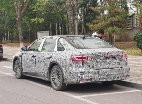 我丢星耀7真要来了，有点酷
偶遇一辆吉利伪装车，车身巨长，线条特别流畅，裹得巨严