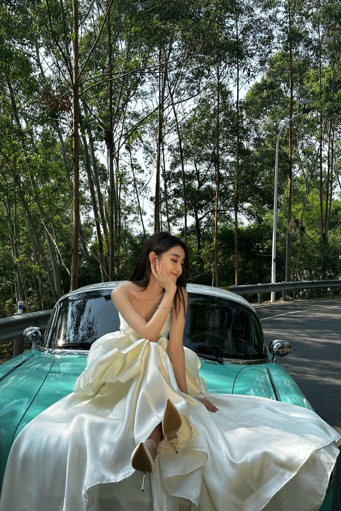 蒋依依第三次参加金鸡奖了，好甜好美，好戏来好戏来[全力以赴] ​​​