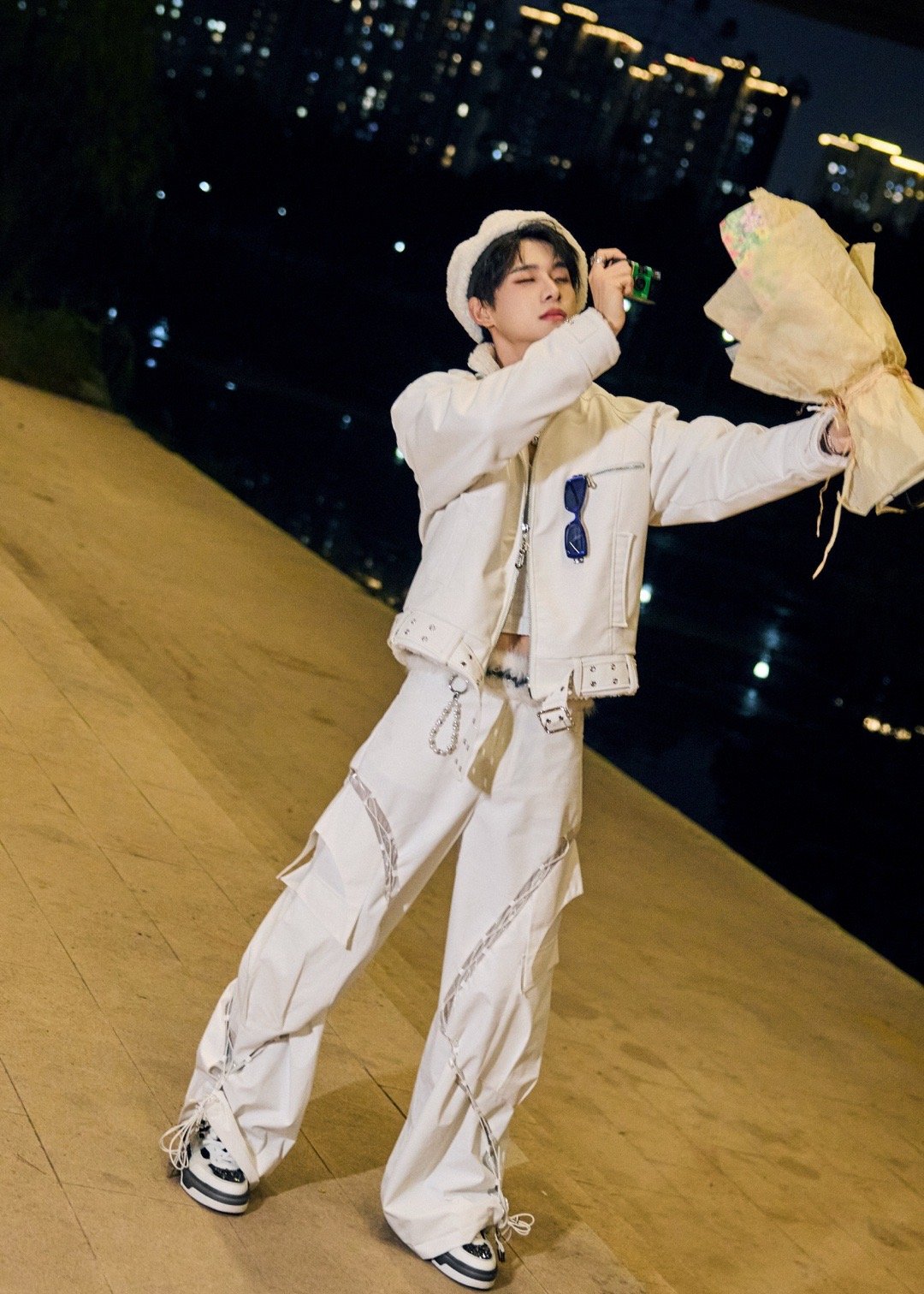 我支持把姚琛焊在舞台上 姚琛的跨年舞台完全刷新内娱唱跳标准！每个动作都精准卡进节