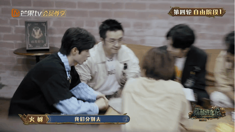 火树的爱与恨很明显 火树在《森林进化论》里的爱和恨也太明显了，制定战略时，和雄鹰