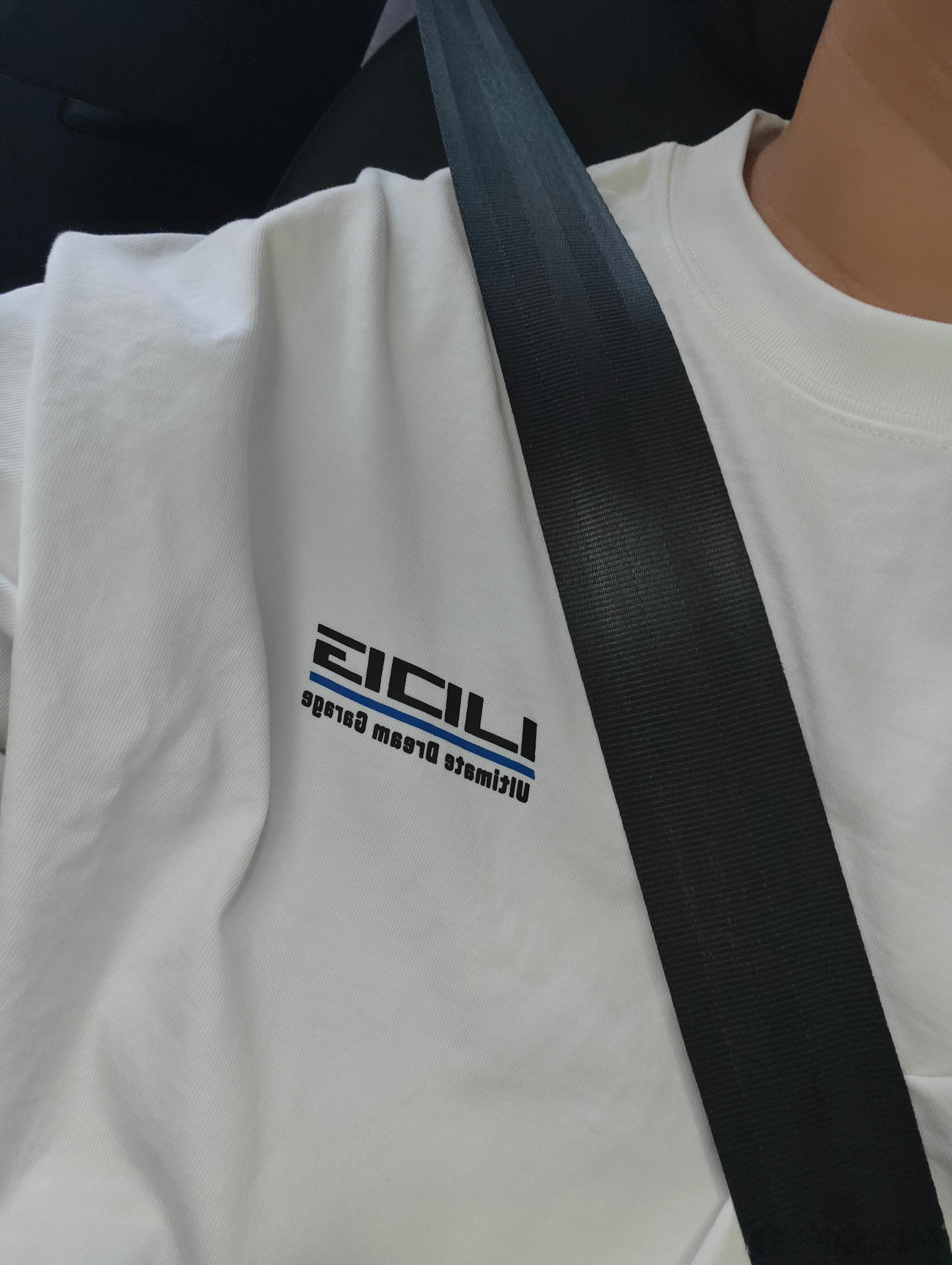 买了条非常垮的裤子翻遍衣服只有这件同样宽松版型的UDG编外制服可以搭配 