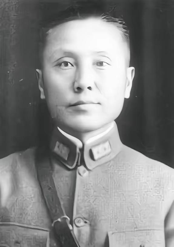 918当夜，沈阳唯一主动抵抗的是警务处长黄显声将军，他在事先就不断报告小六子，日