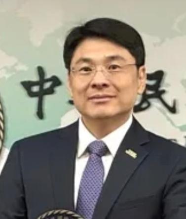 7月14号，台湾外事部门发言人萧光伟跳出来说话了，针对大陆学者最近提出菲律宾最北