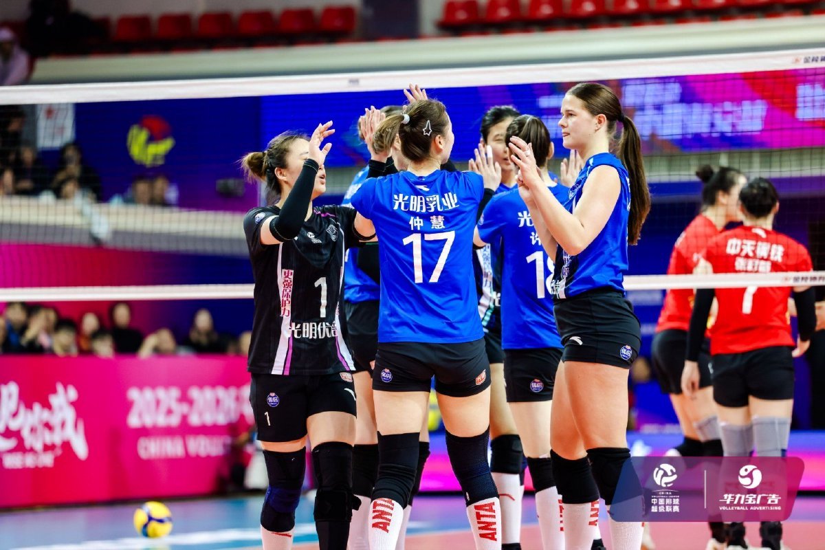 沪苏之战是好看的。双方攻防转换、网上争夺很激烈，来回球多且进攻质量高，看得蛮过瘾