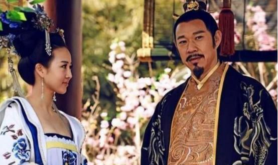 一天，李世民笑眯眯问妹夫薛万彻：“听说你与公主结婚数月还未同房？”薛万彻说：“公