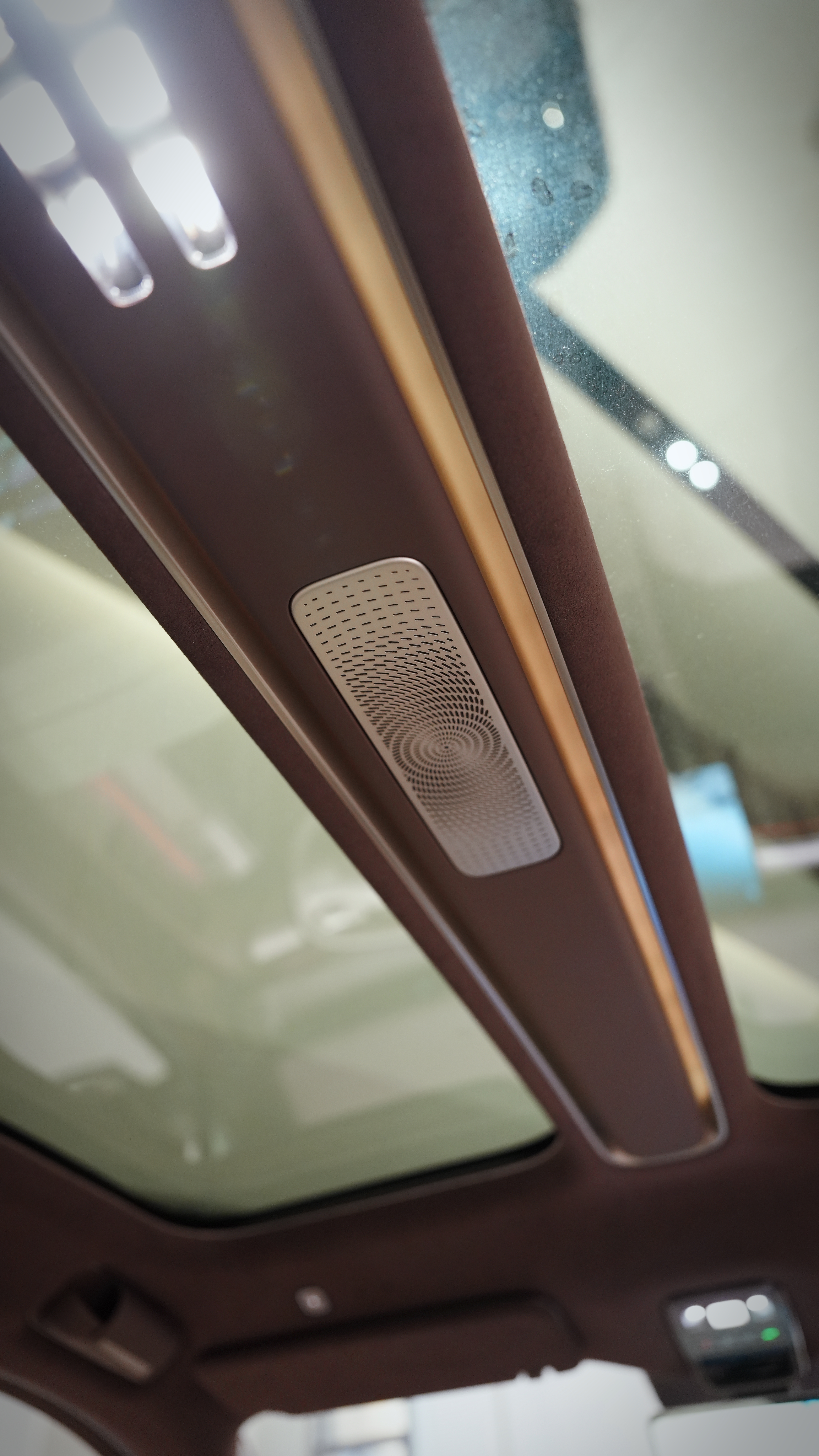 拍完了蔚来ES9，视频明天放，以我的角度聊聊它的设计，以及一些细节化的东西，说是