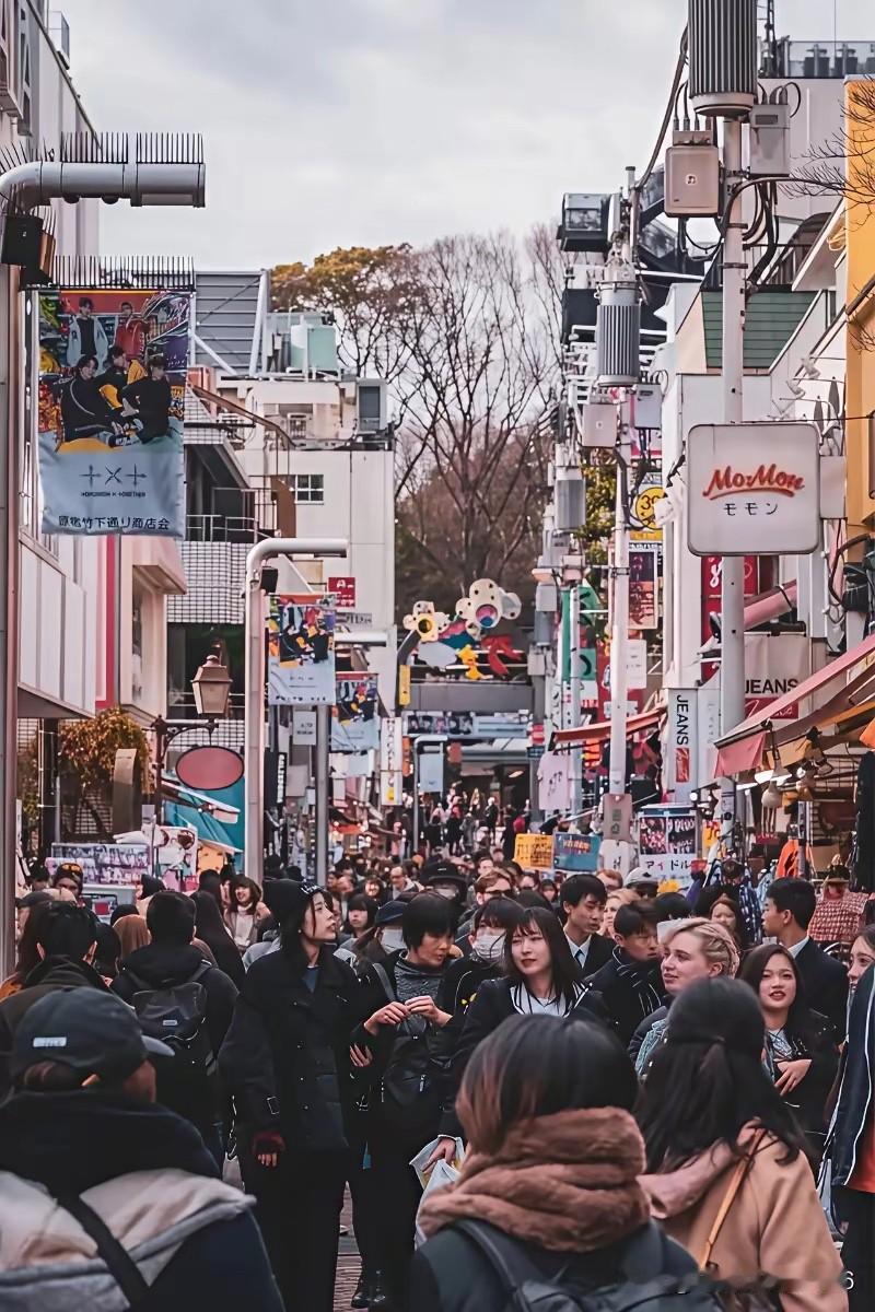 中国人根本不了解日本人，日本人根本不“仇华”，反而很“爱华”，但日本人“爱华”并