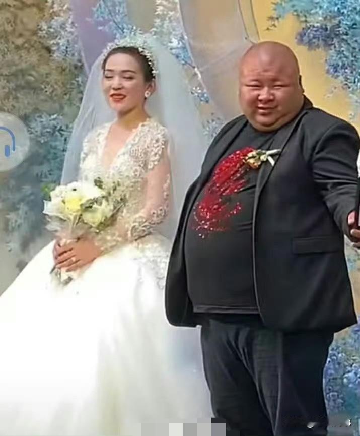 通辽老狗要和老婆白雨离婚，不知道真假。