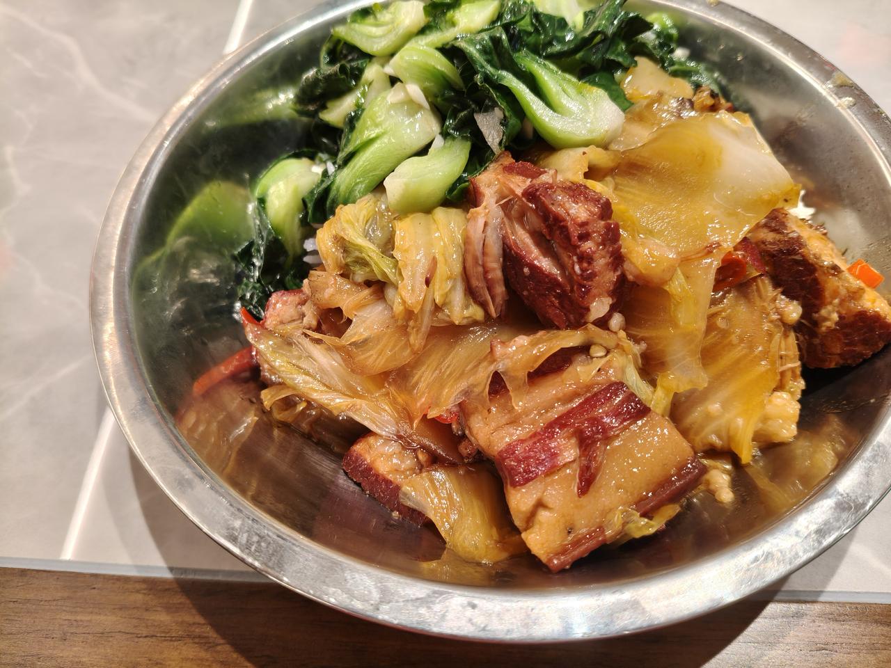 生活高光平淡。需要好好吃饭。日子不紧不慢。 也要好好吃饭。然后再吃点。风调雨顺对