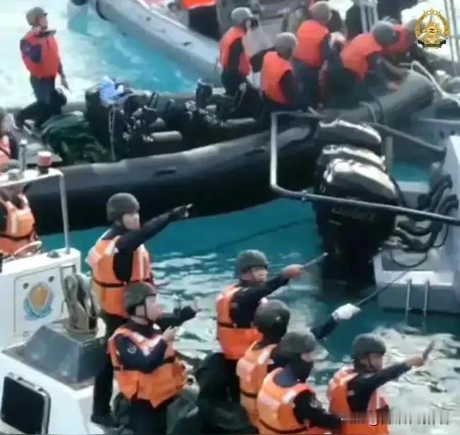 仁爱礁温情一幕！中方以德立身，尽显大国风骨
 
海域纷争从不止于针锋相对。真正的