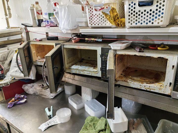 拼多多居然被罚得最重。七家平台因为“幽灵外卖”被罚三十五亿，拼多多独占十五亿。什