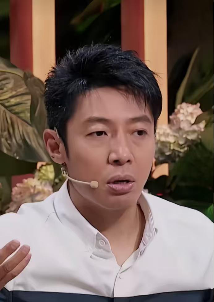 李雪琴：“跟您年龄相仿，经常你们俩在互怼的时候，他会胜出。”

撒贝宁：“尼格买