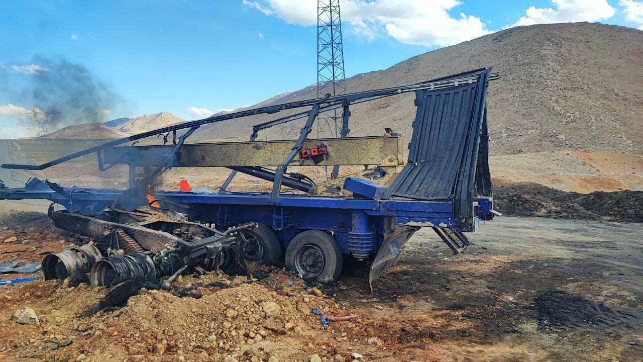 这种发射车，短时间搓出来也不难啊，就一根钢轨和液压杆，伊朗人如果近程导弹库存没被