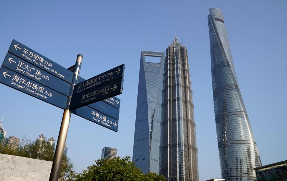 中美之间，已经没有回头路了。 美国 已经勒住中国经济的咽喉；而中国也正对着美国的