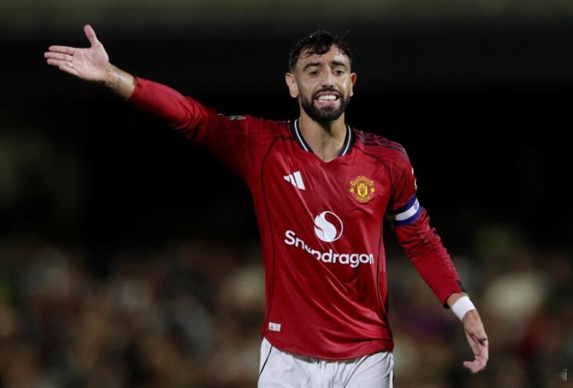 曼联队长B费近期的一则采访引发外界对其去留的热议。据talkSPORT记者Ale