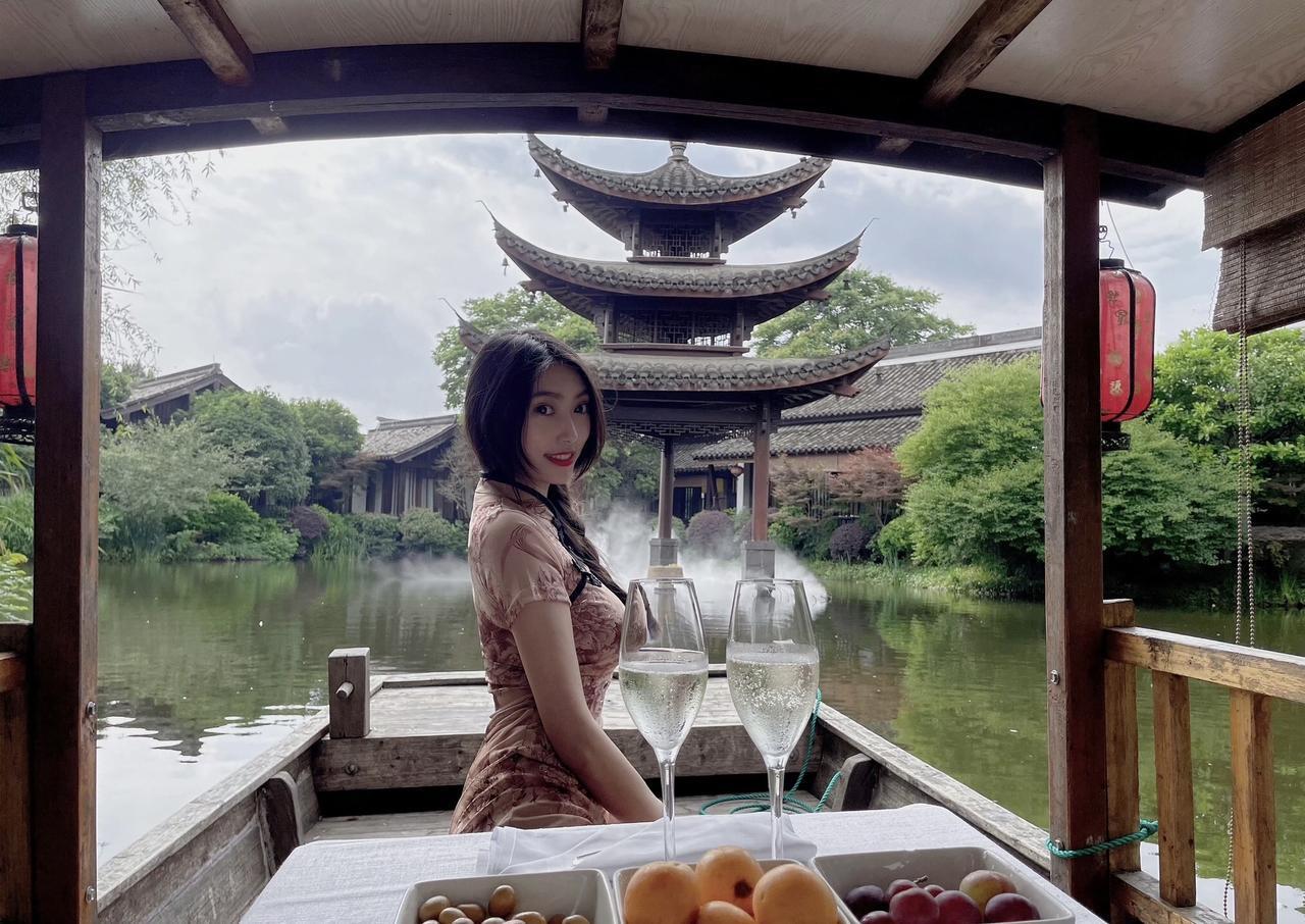 在平凡的日子里，种满星星。上热门 旗袍 十亿流量扶持计划 御姐