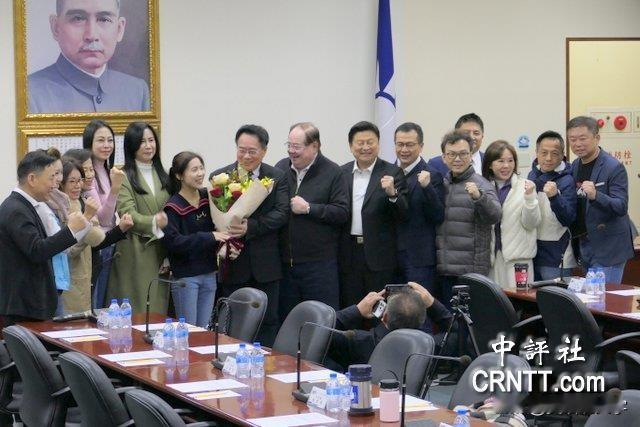 赖清德对蔡正元恨之入骨，于是小岛上一场正义与邪恶的较量正式上演，郑丽文跟赖清德斗