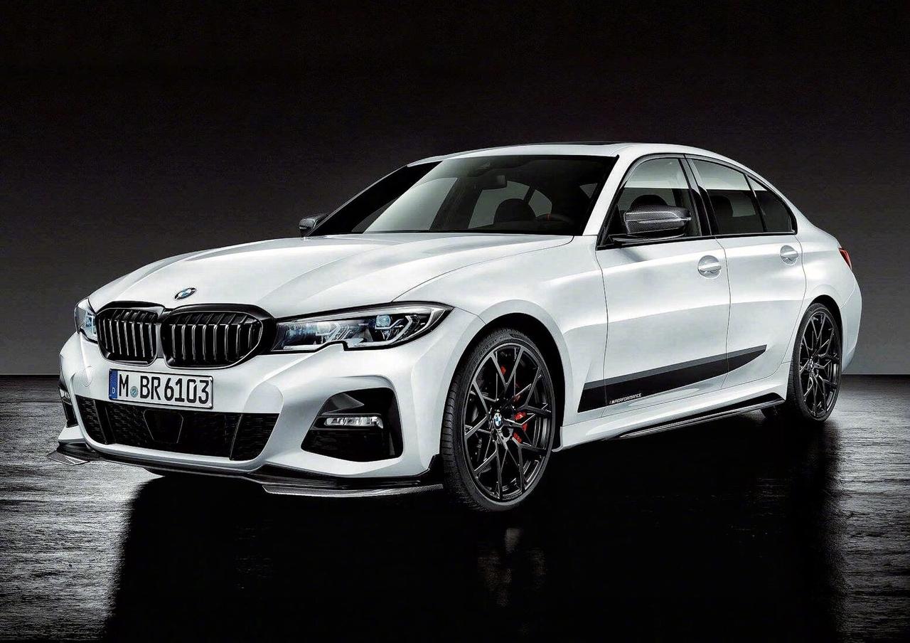 搅局者新3系
32w的官售，全景天窗，carplay，这次低配可以说各种配置应有