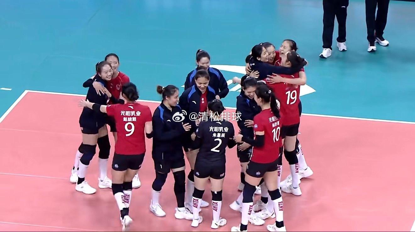 【上海女排逆转山东夺A级常规赛冠军】2025-2026中国女排超级联赛常规赛A级