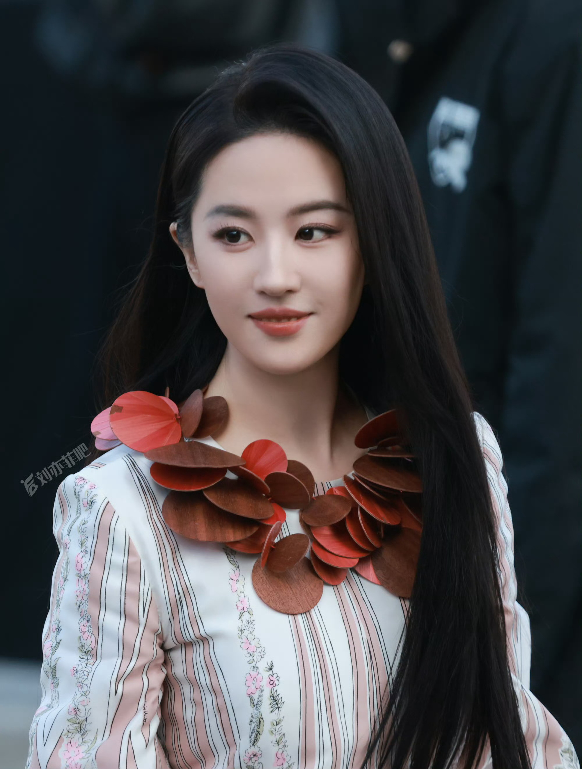 外国人评价刘亦菲是中国最美的女人全世界审美是一致的，刘亦菲纯硬美，真人站在那就说