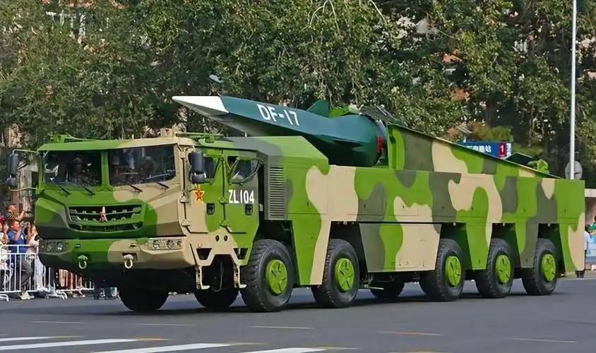 美国慌了，中国出了一位比导弹还可怕的女人！谁能想到，中国的东风17导弹出自她之手