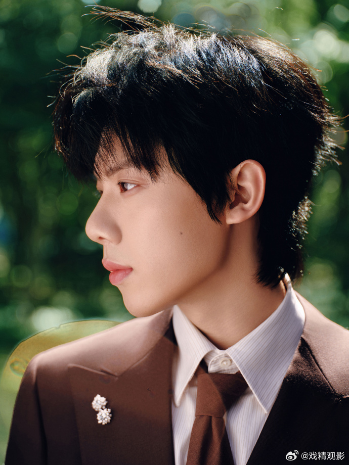 周奇 脸颊痣 刷到周奇直接被脸颊痣击中，这颗痣长得也太绝了，给他整个人加了层温润