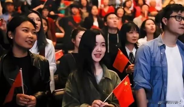 本文为历史故事演绎，相关情节基于时代背景创作
 
中国人容易被电诈盯上是有原因的