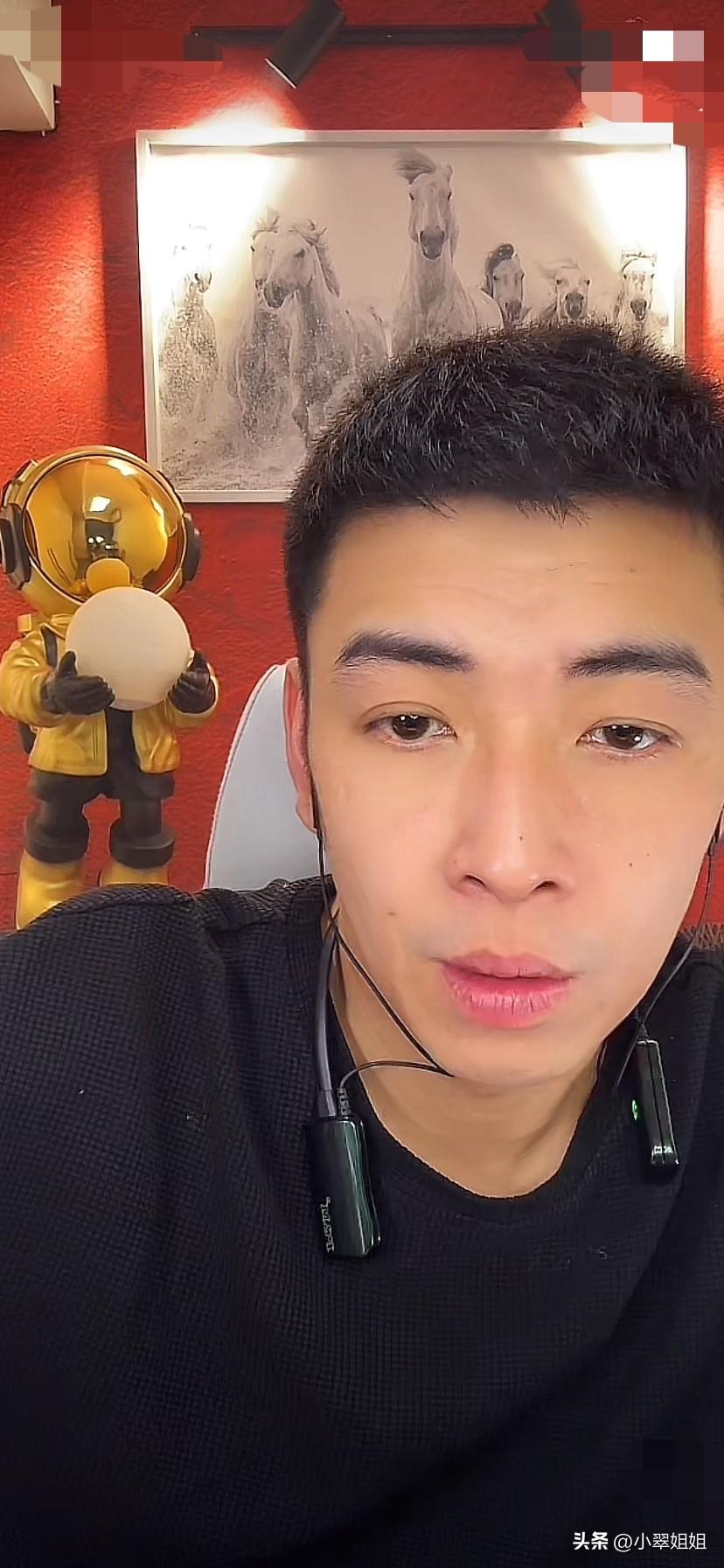 马品同今天下午直播中透露，自己三个月前被网暴的时候，都有点被害妄想症了！
草木皆