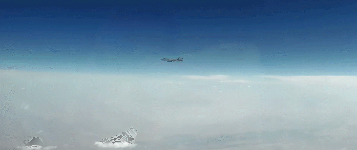 威龙投射中远弹 