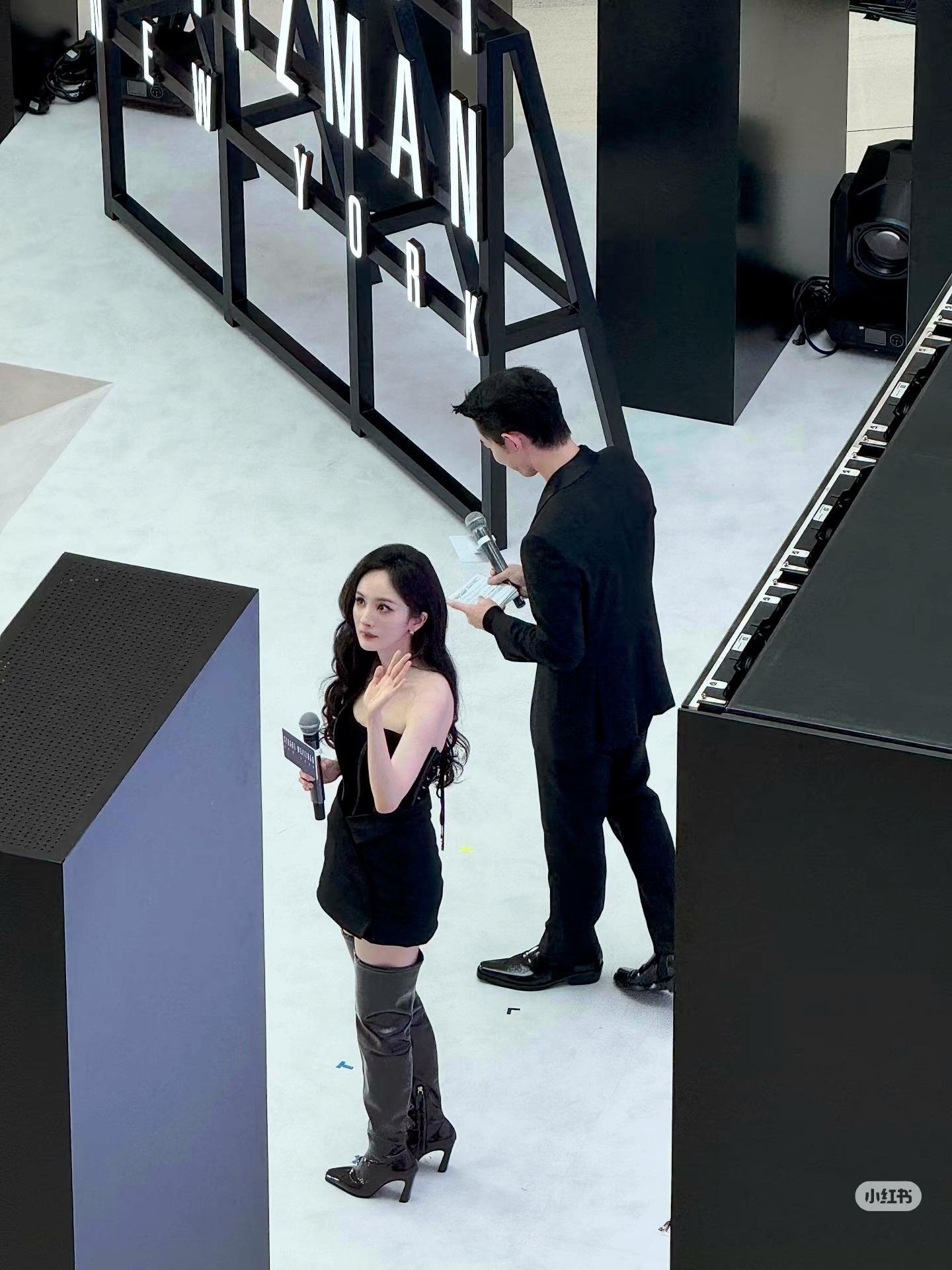 360°全场打招呼 太幸福了吧你们[捂嘴哭][捂嘴哭][捂嘴哭] ​​​