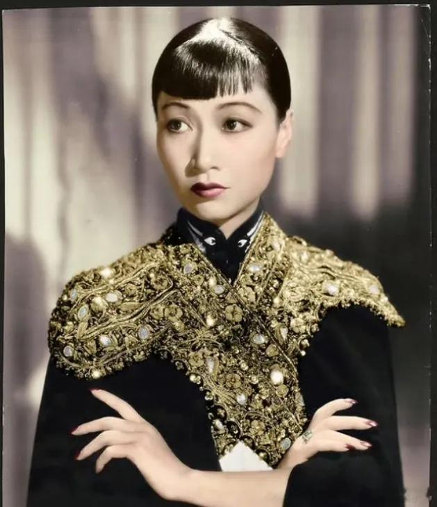 辛芷蕾拿下威尼斯影后首部电影！据Deadline独家官宣，她将主演华裔传奇影星黄