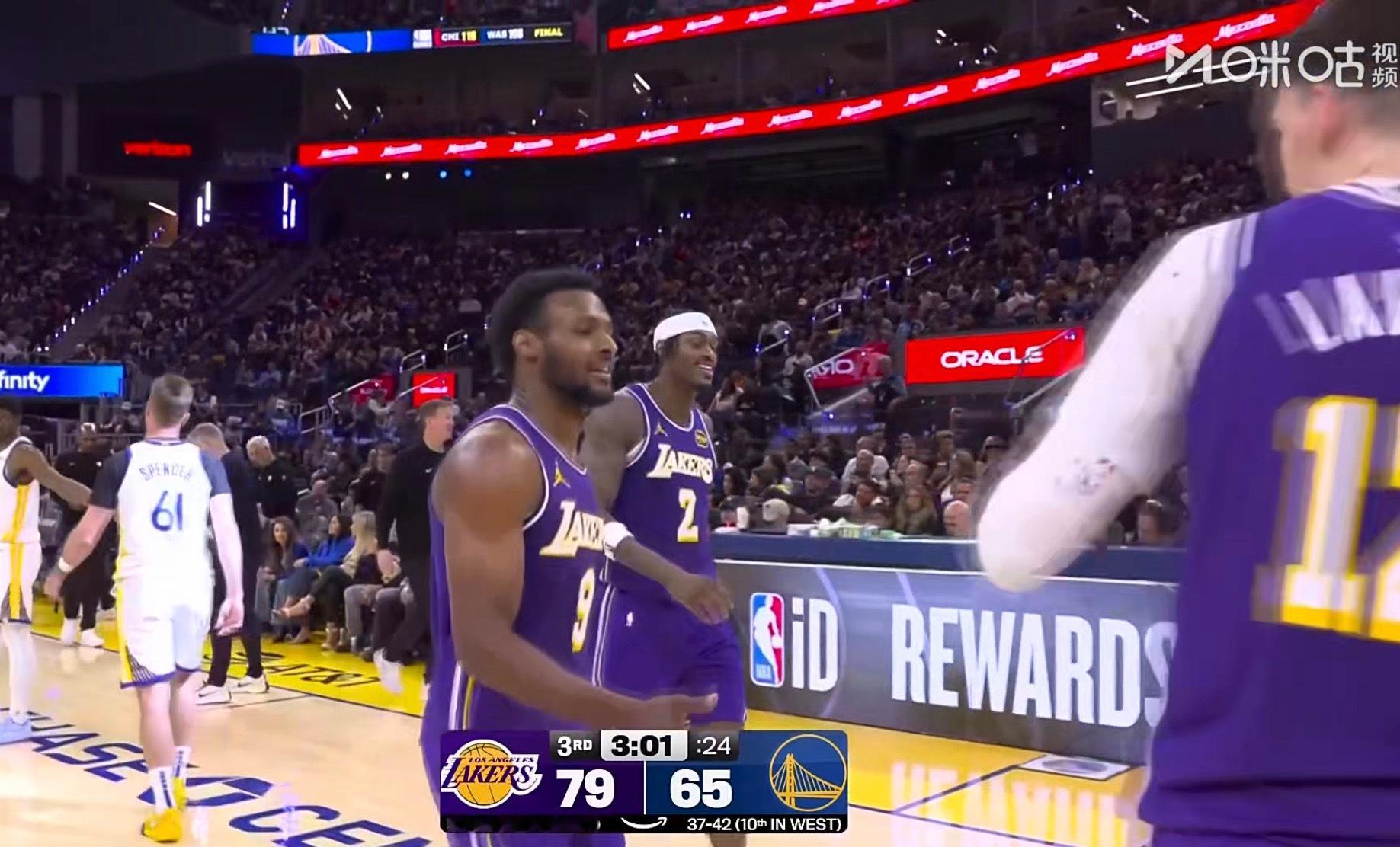 湖人队领先14分 