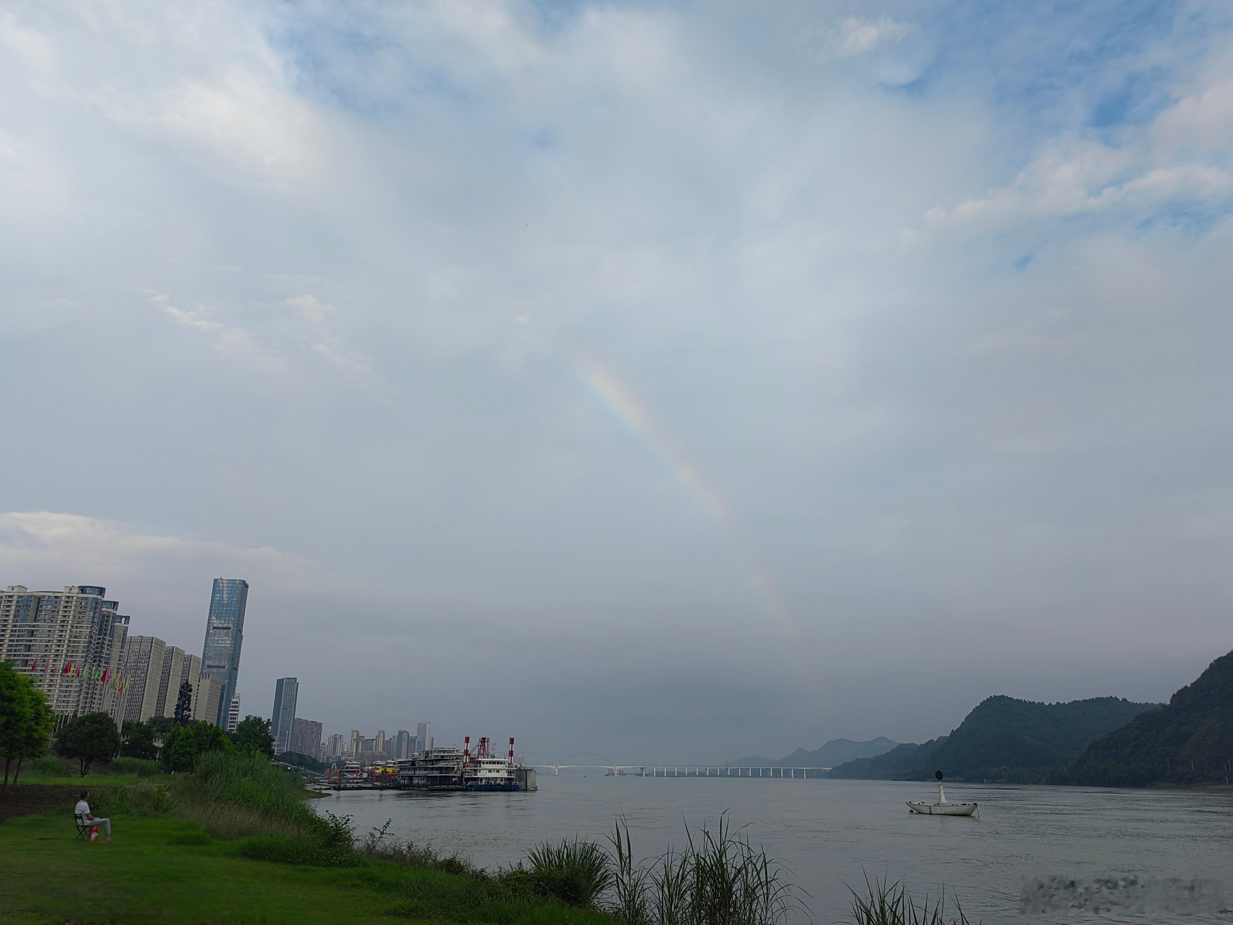早安你已连续早安问候3273天，昨晚睡了7小时35分钟。新的一天，满怀希望，就会