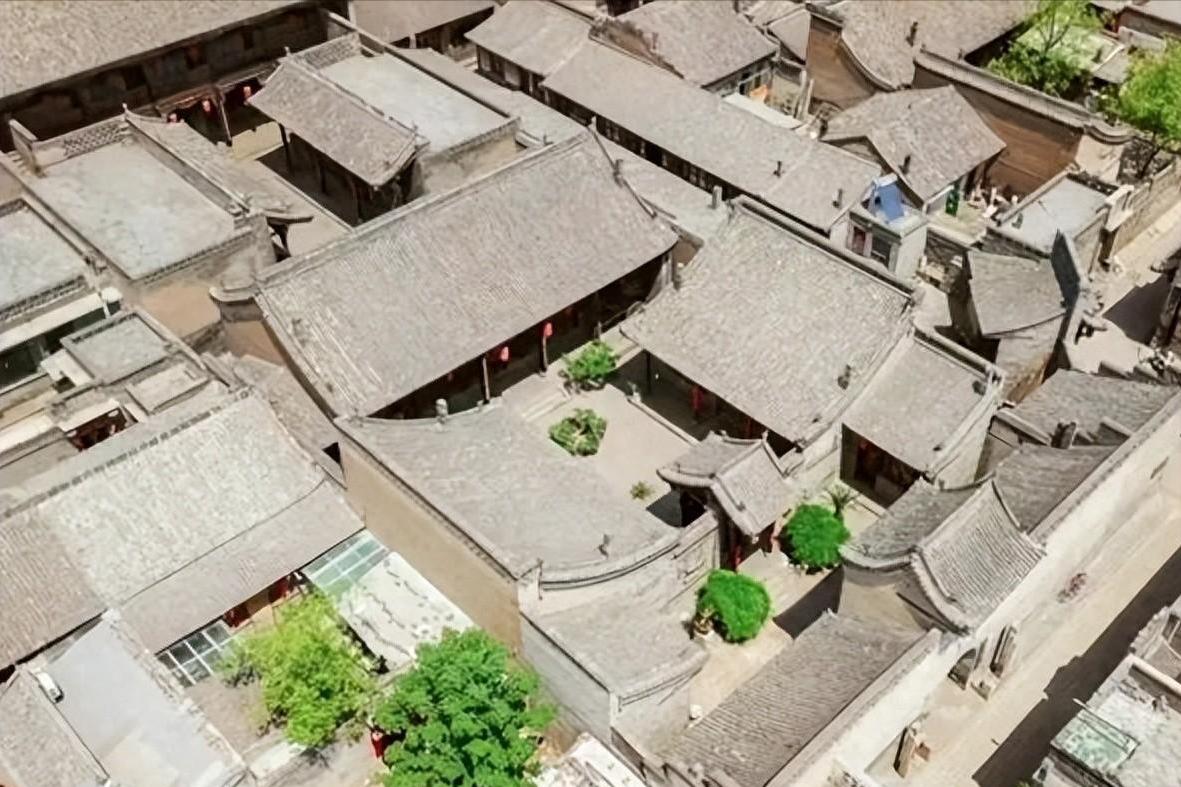 1997年，48岁的耿保国不顾家人的反对，借钱凑了100万，买下了3000多平米