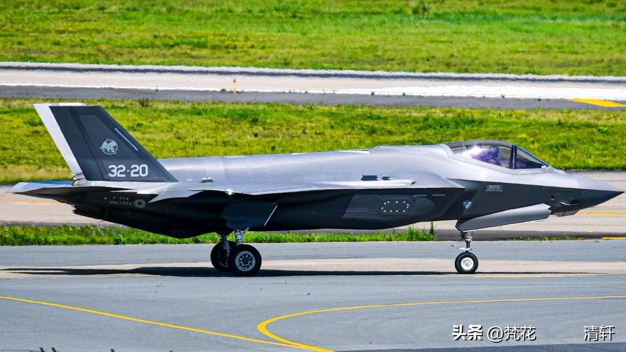 中东夜空风云突变，一架F - 35A隐身战斗机在伊朗上空被防空火力击中，让五角大