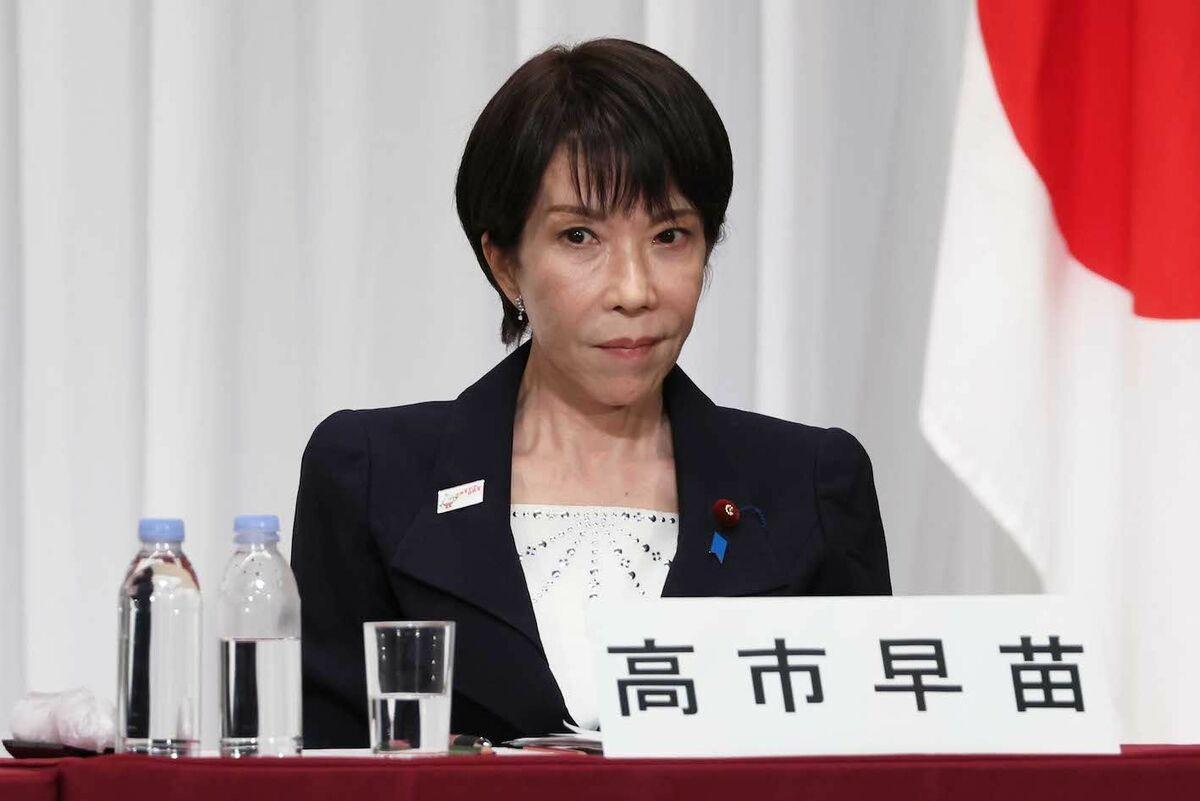 高市早苗这回把《论语》都搬出来救场了！8月21日，她突然引用“民无信不立”，说没