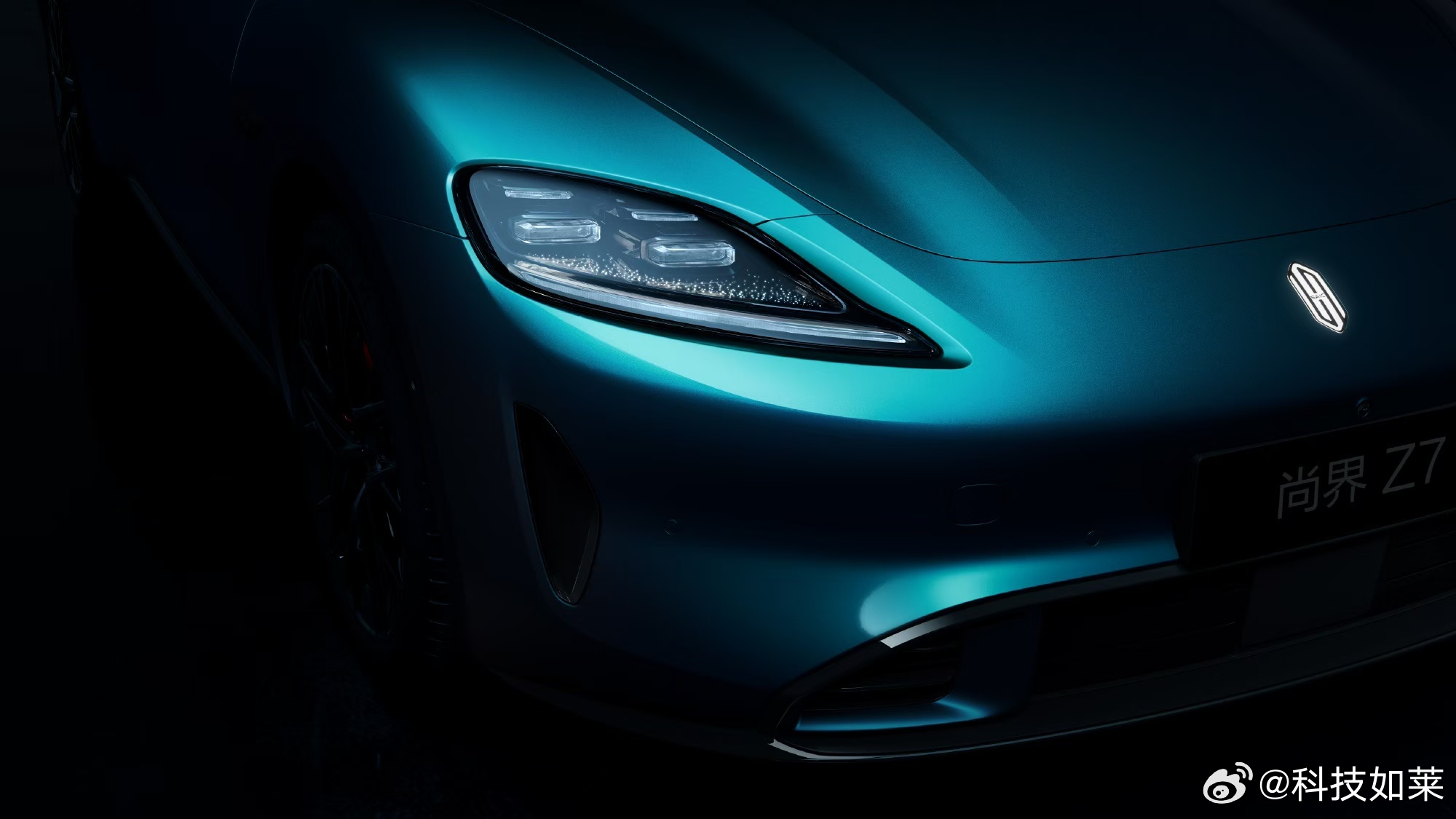 尚界Z7终于漏细节图了，贯穿尾灯的颗粒感、前脸的灯组造型，科技感和颜值直接拉满，