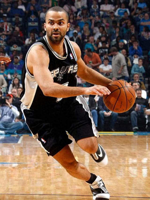 重排2001 年 NBA 选秀：乔丹钦点状元水成笑话，同届出了两个名人堂