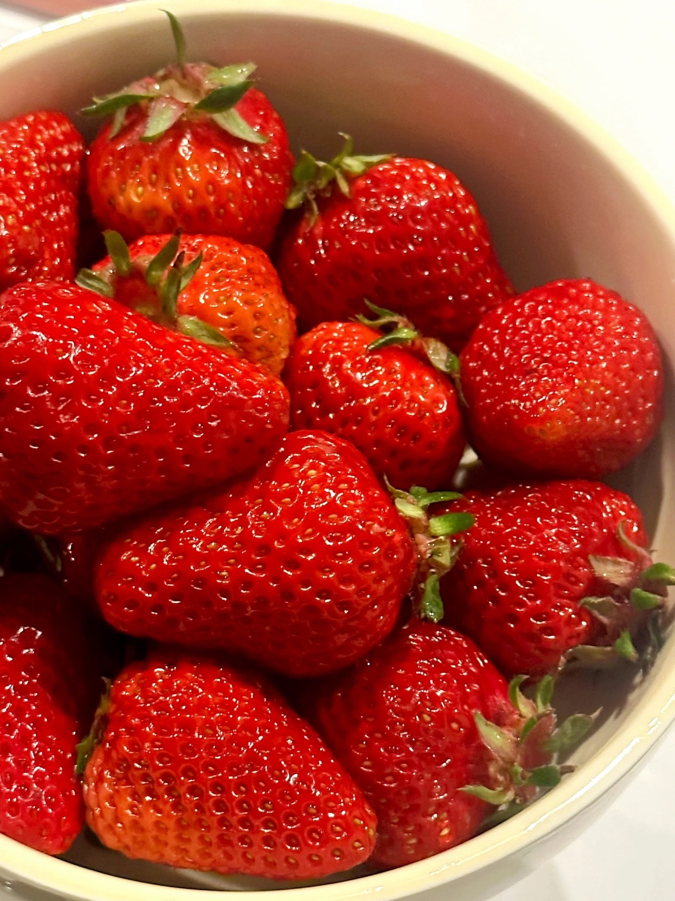 草莓价格跌至1元一斤一个冷知识，草莓属于夏季的水果