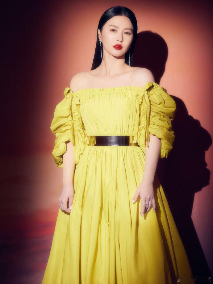 谭维维历届春晚造型大赏 谭维维八登春晚，用造型诠释东方美学的魅力！历届造型大赏中