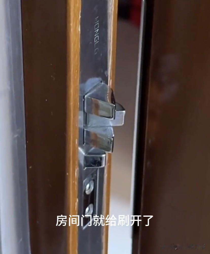 “我什么都没穿，他看了我一分钟”！黑龙江方正县，一年轻女子入住酒店，洗澡时发现没
