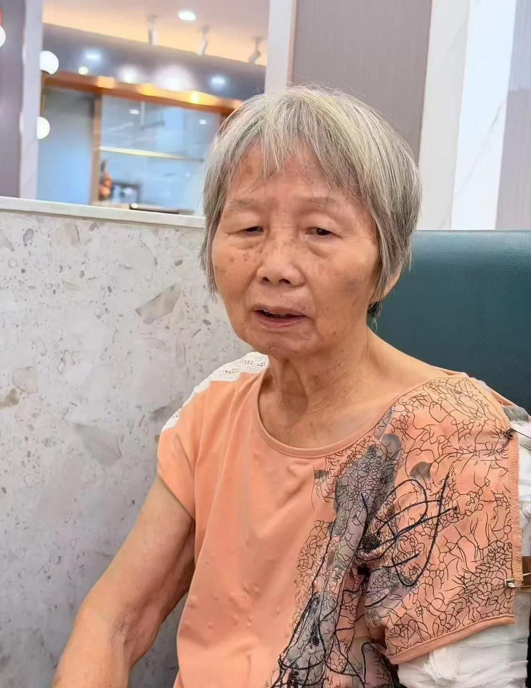 找找外婆
寻人启事
于今天下午14:00左右海甸岛二东路水岸星城A区蜜雪冰城旁铁