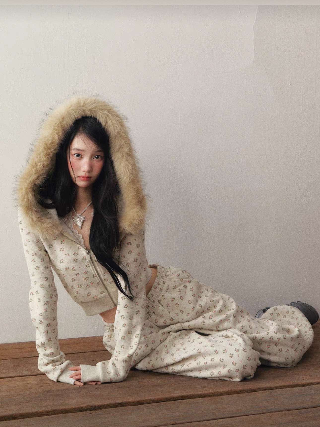 其实一直想买这种看着很像睡衣的外穿衣…这组拍的好好看，但我知道自己穿起来多可笑就