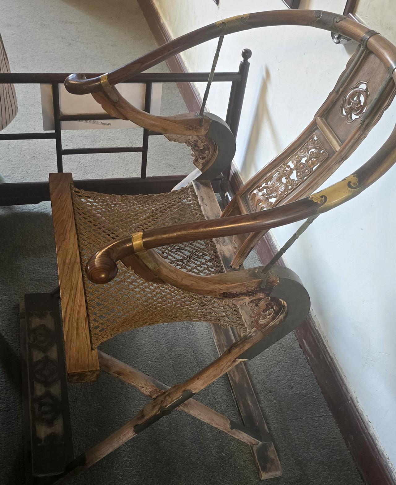 晒图笔记大赛这把椅子可不简单，背靠麒麟，脚踏元宝，当年能坐上这把椅子的非富即贵。